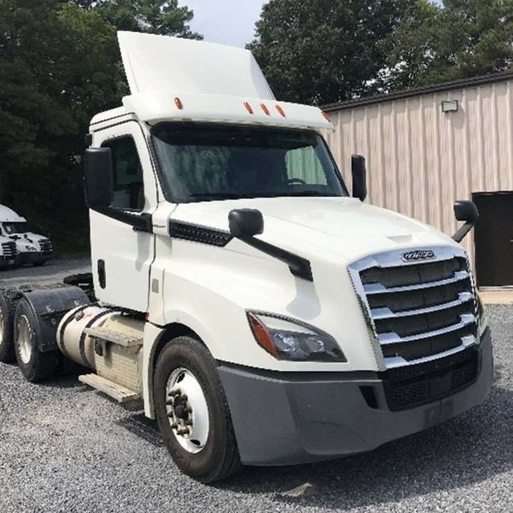 2018 FREIGHTLINER CASCADIA 126