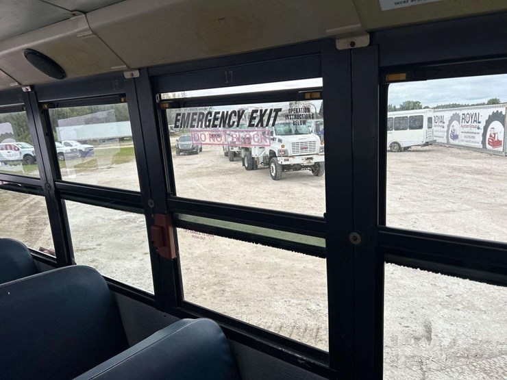 2007-freightliner-b2-image-21