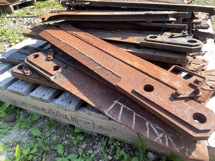 #1041-•-pallet-of-plow-parts-image-11