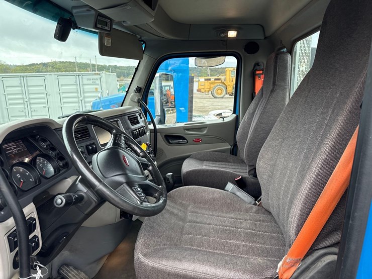 2018-peterbilt-579-image-8