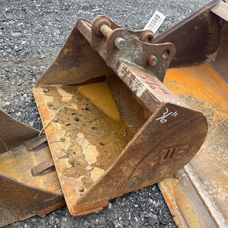 WB 36" PIN ON DITCHER BUCKET