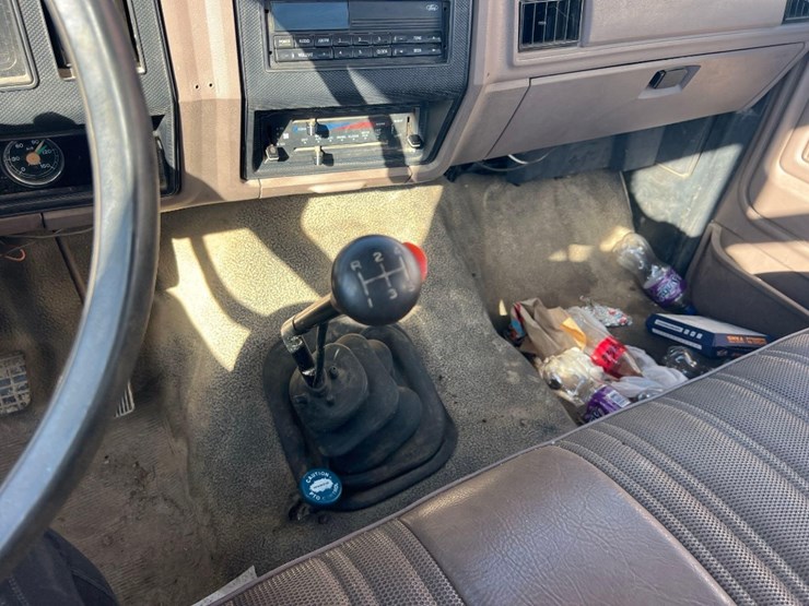 1996-ford-f-series-flatbed-truck-image-33