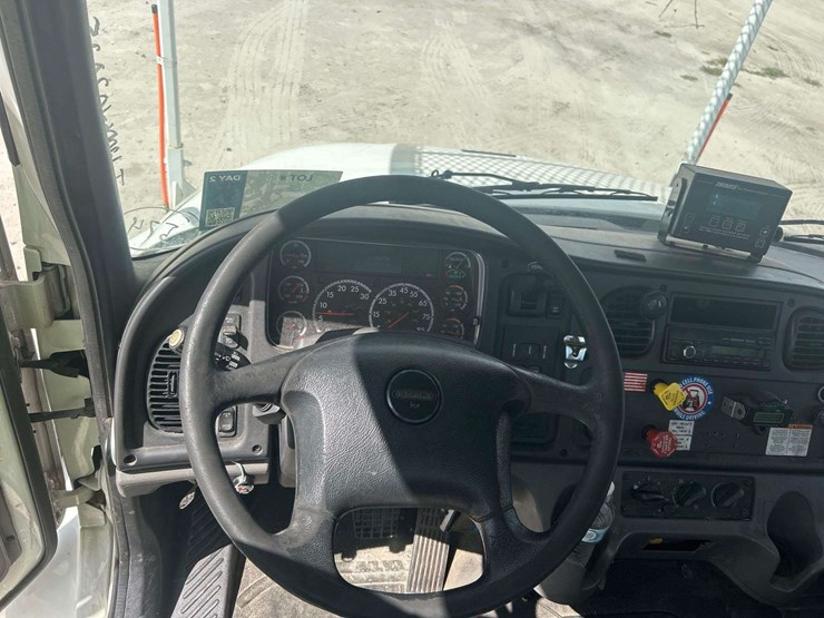 2016-freightliner-m2-106-altec-am50-50ft-bucket-truck-image-11