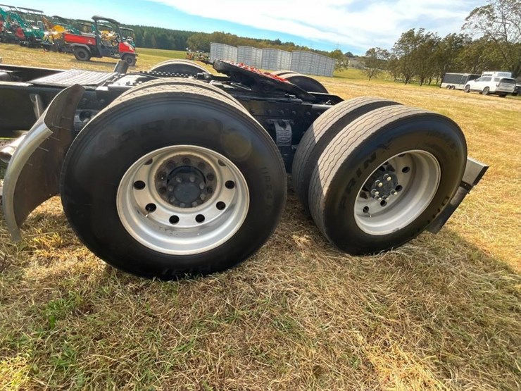 1998-peterbilt-379-image-10