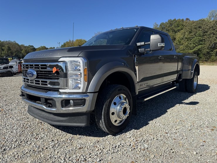 2023-ford-f450-xlt-image-1