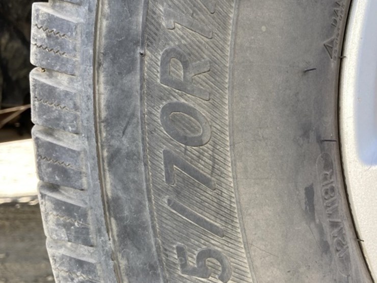 2015-dodge-ram-crew-cab-4wd-pickup-image-32