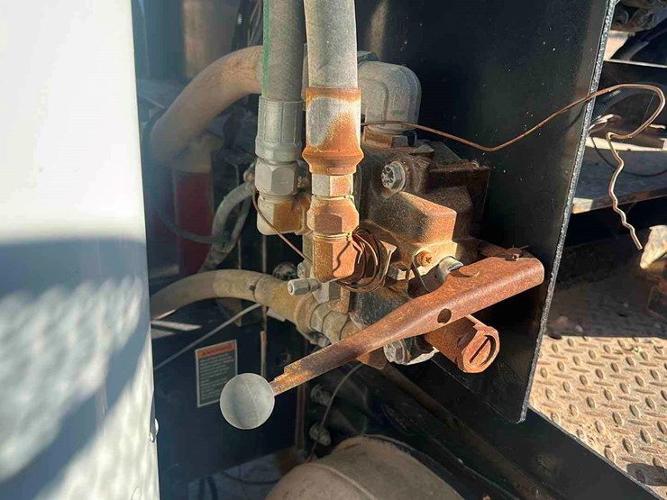 2012-peterbilt-367-image-8