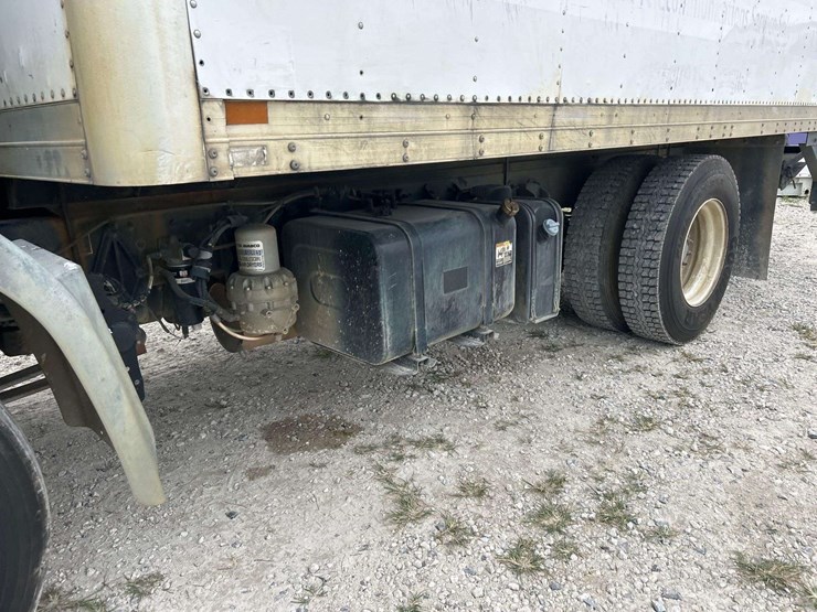 2017-peterbilt-220-image-14