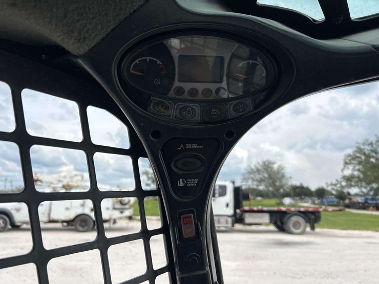 2020-bobcat-t595-image-13