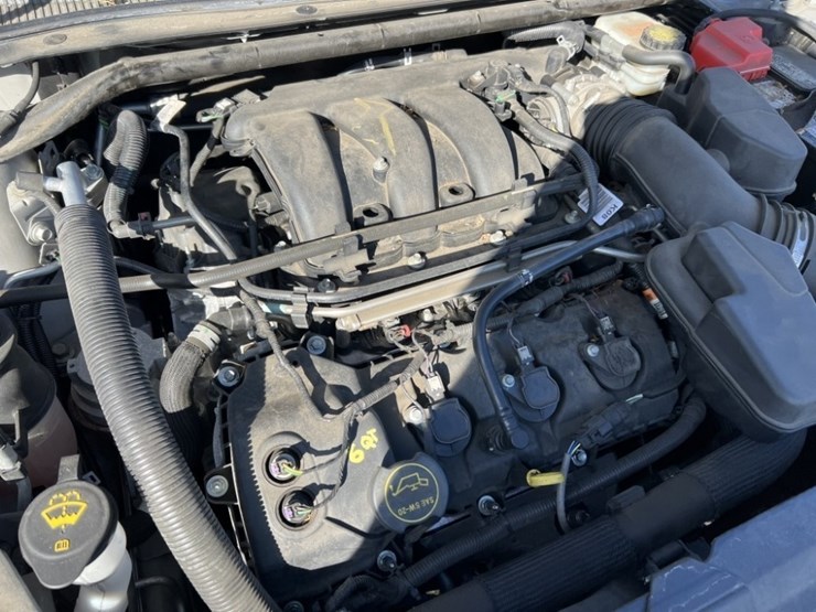 2017-ford-taurus-sedan-image-11