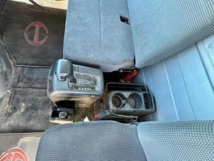 2010-hino-258-image-68