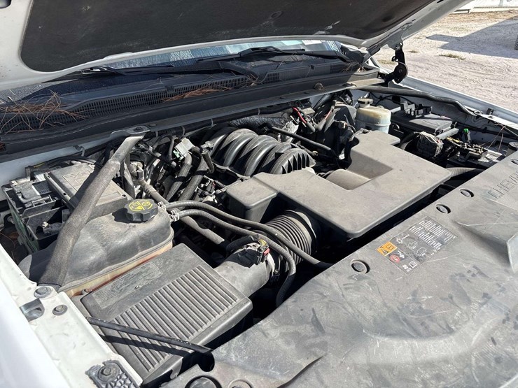 2016-chevrolet-tahoe-image-8