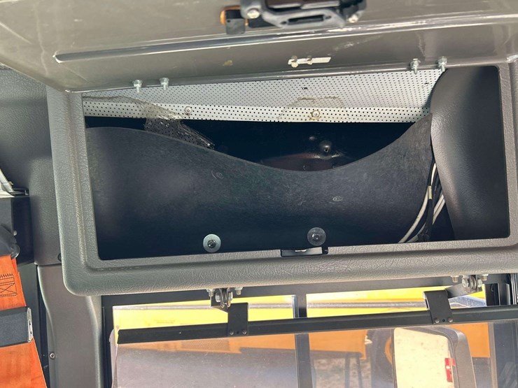 2009-freightliner-b2-image-14