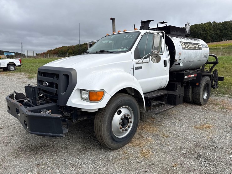 2004-ford-f750-image-1