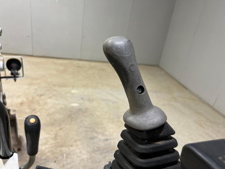 2022-bobcat-e10-image-24