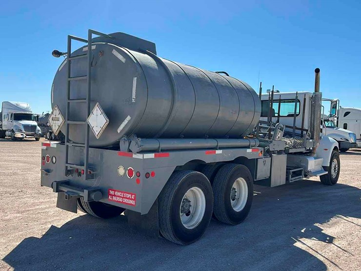 2015-peterbilt-348-image-3