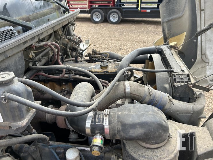 2004-freightliner-fl70-image-20