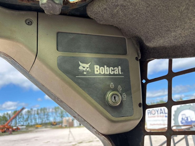 2002-bobcat-763-high-flow-compact-wheel-loader-skid-steer-image-14
