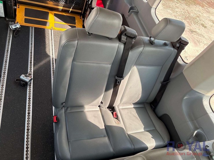 2016-ford-transit-image-22