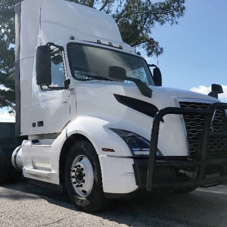2019 VOLVO VNL 300