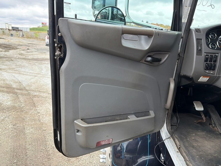 peterbilt-337-image-25