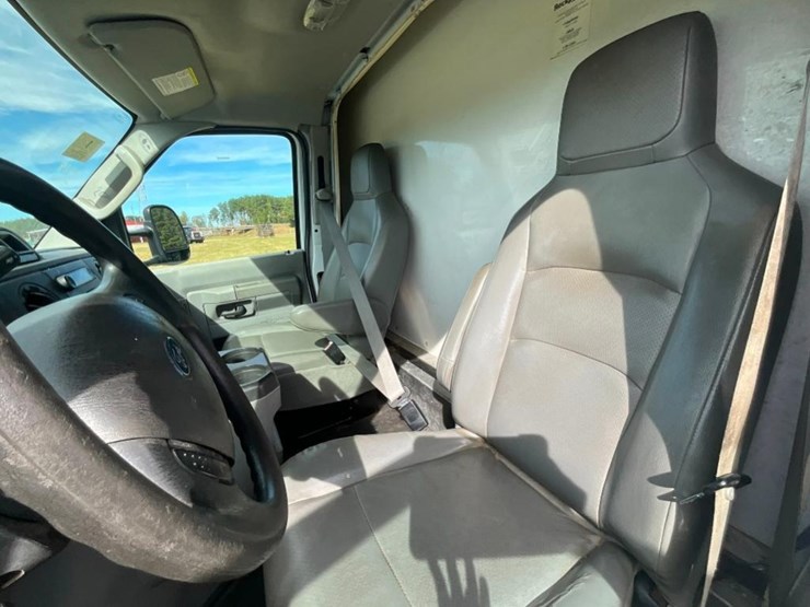 2014-ford-e350-image-33