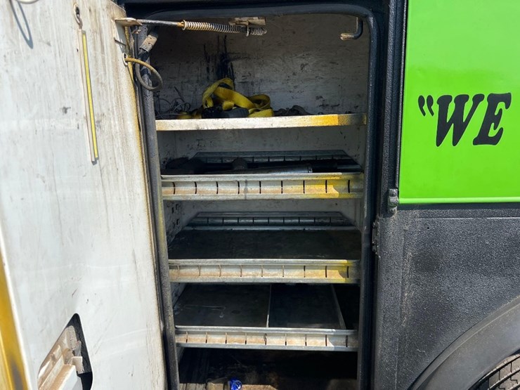 2001-international-4700-image-18