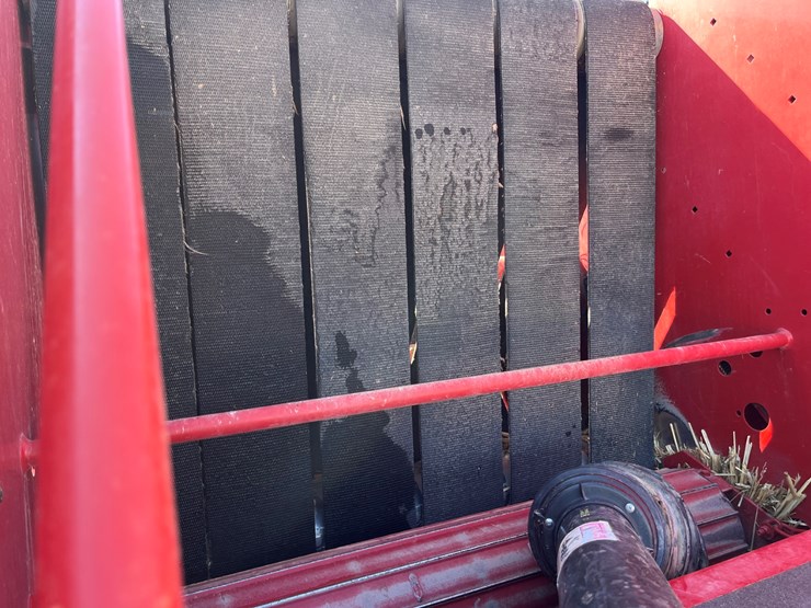 2013-new-holland-br7070-image-4