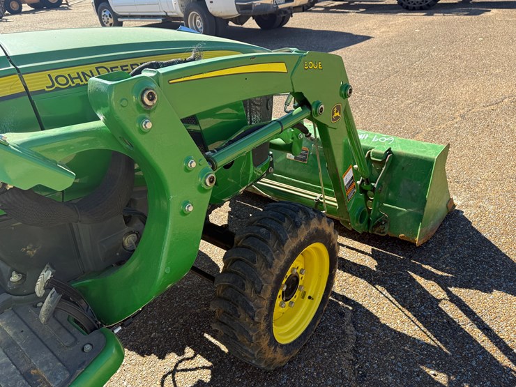 john-deere-3025e-image-10