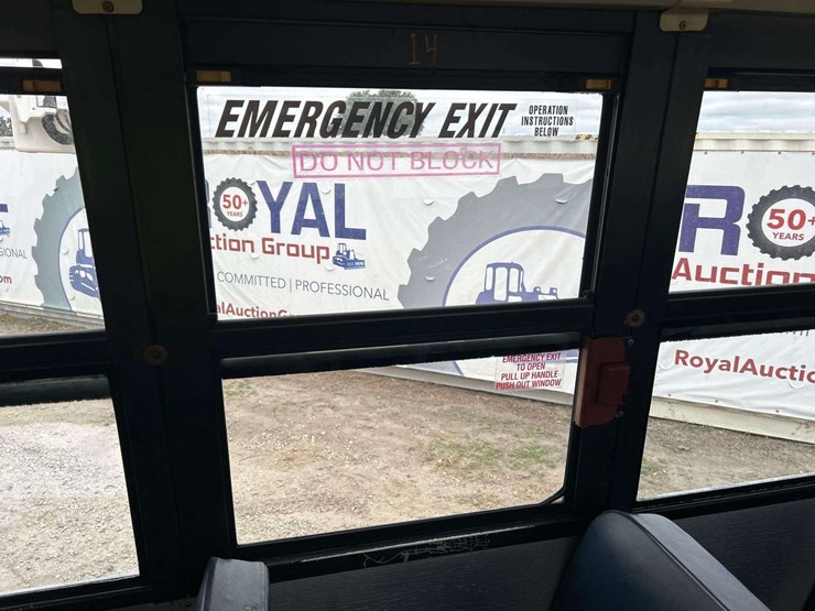 2007-freightliner-b2-image-23