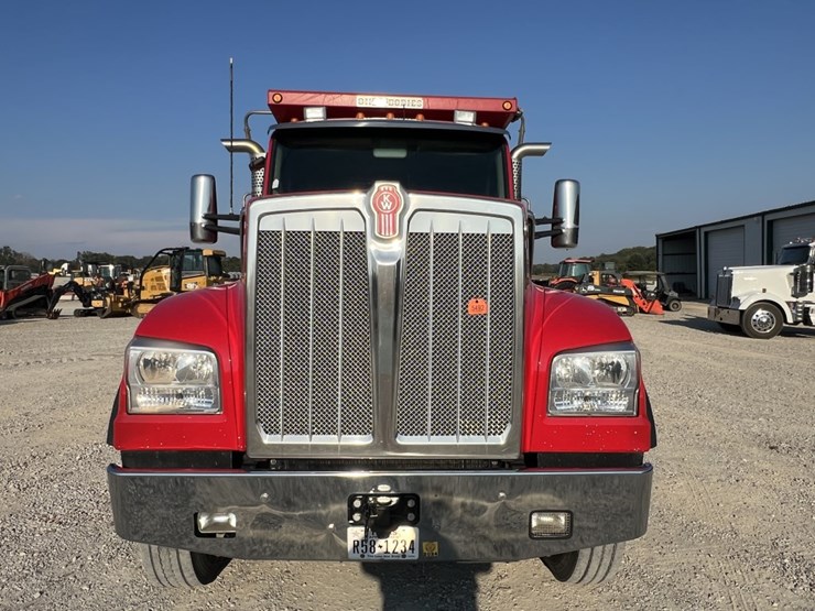 2022-kenworth-w990-image-9