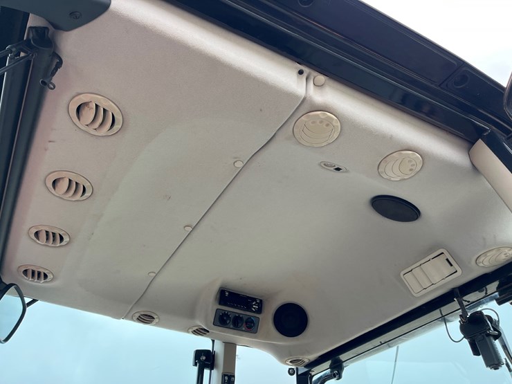 2017-massey-ferguson-4710-image-13