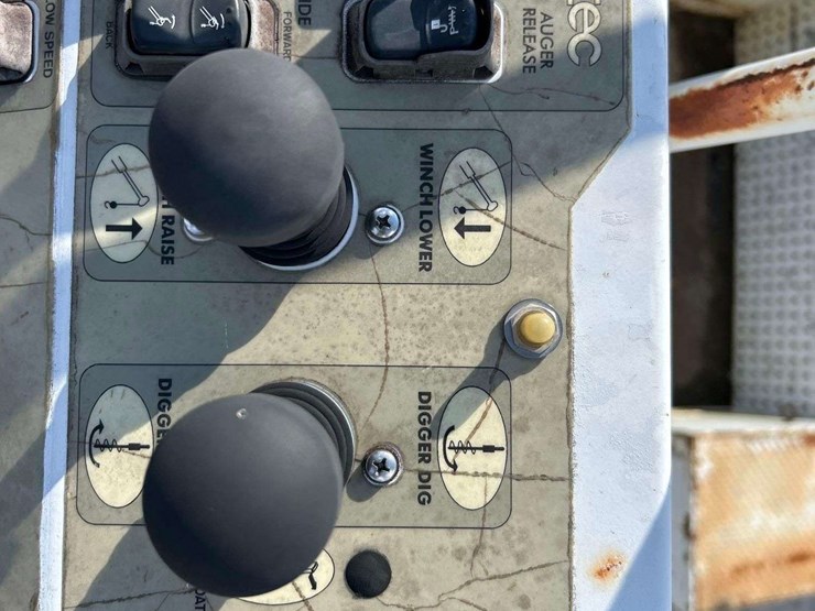 2007-gmc-c8500-altec-dm47-47ft-digger-derrick-truck-image-30