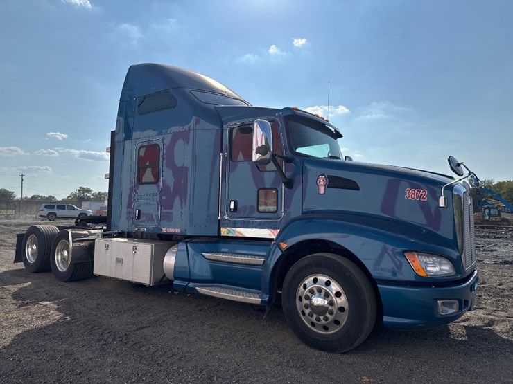 2012-kenworth-t660-image-4