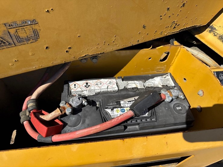 2007-caterpillar-725-image-16