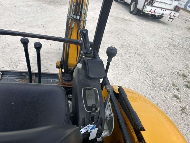 jcb-8030-zts-image-12