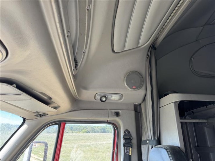 2005-peterbilt-387-image-27