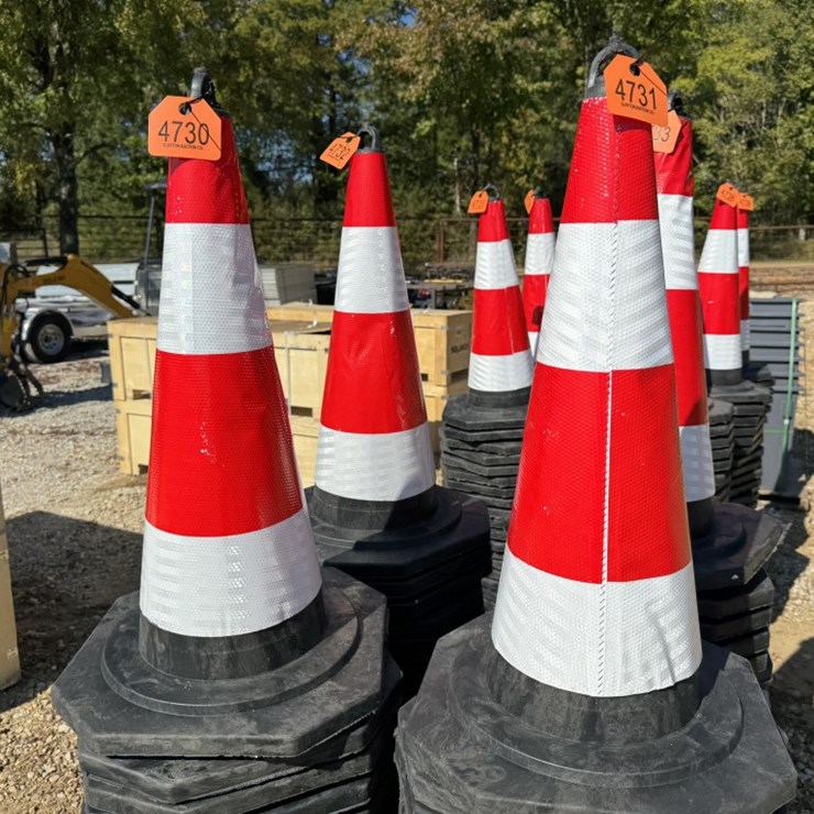 #4738 • (25) Traffic Cones