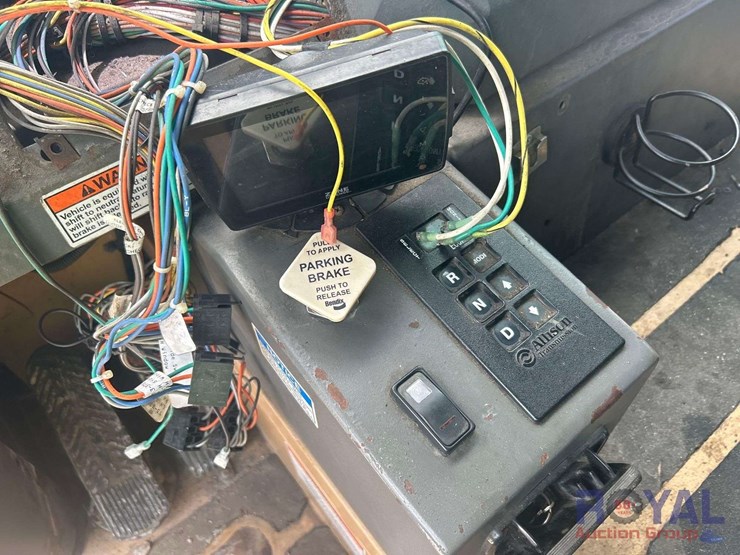 2012-crane-carrier-low-entry-t/a-rear-loader-garbage-truck-image-26