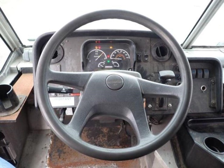 2013-freightliner-mt55-image-14