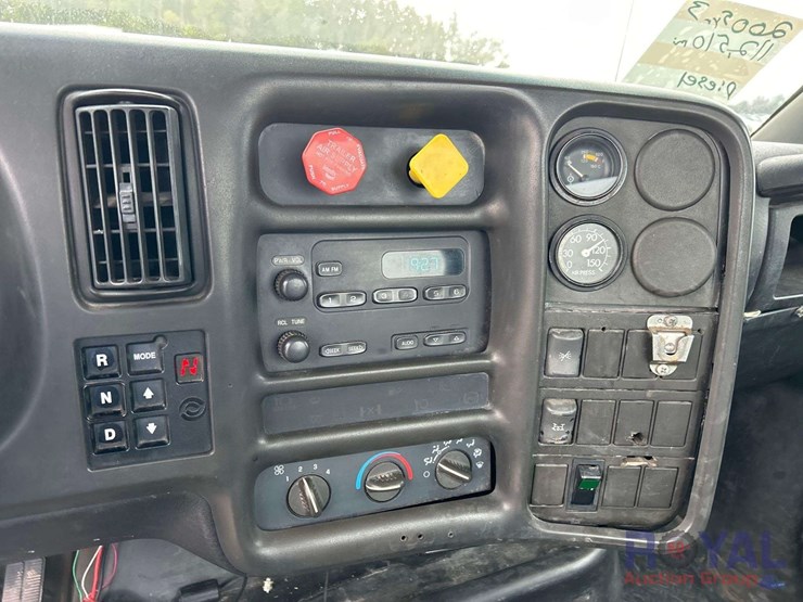 2005-gmc-c8500-flatbed-service-truck-image-14