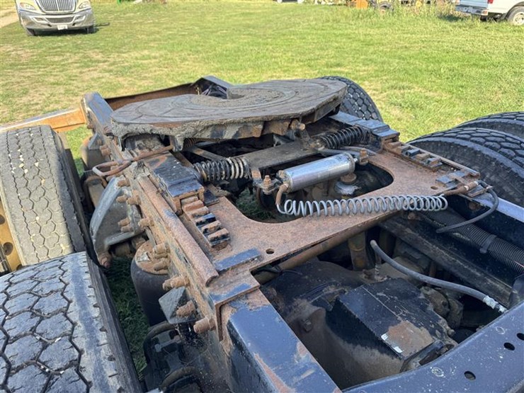 2005-peterbilt-387-image-36