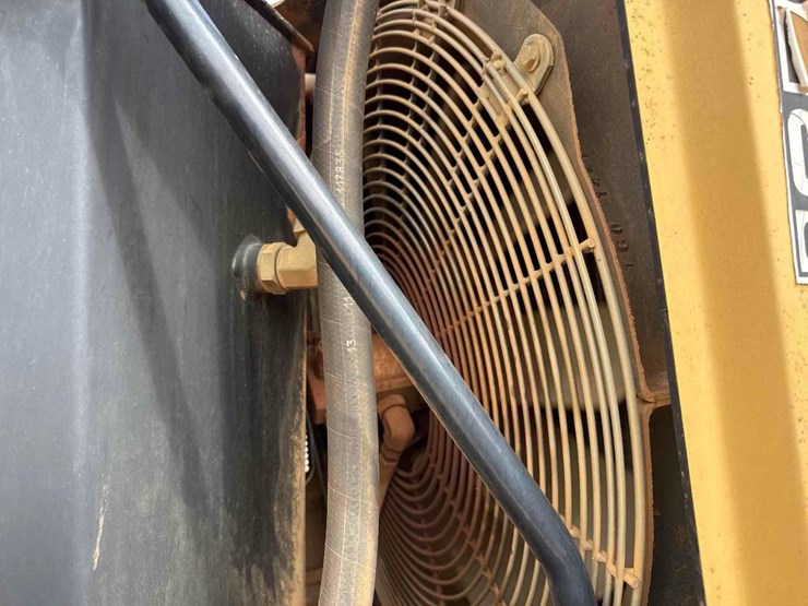 2001-caterpillar-cp-563d-image-14