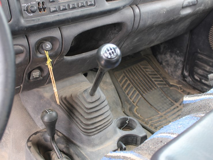 2001-dodge-ram-1500-image-28