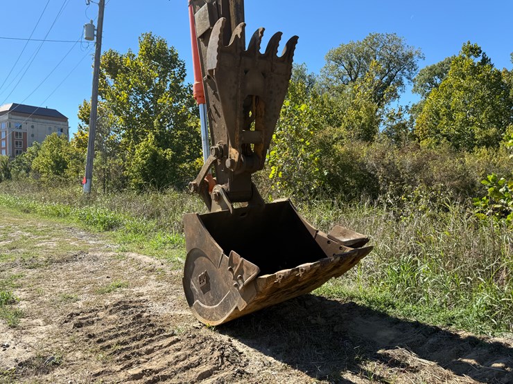 deere-225d-lc-image-11