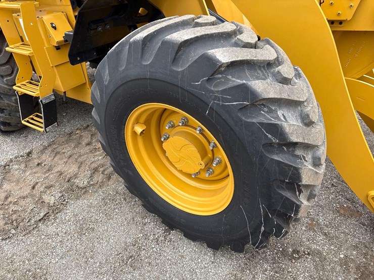 2023-caterpillar-910-image-17