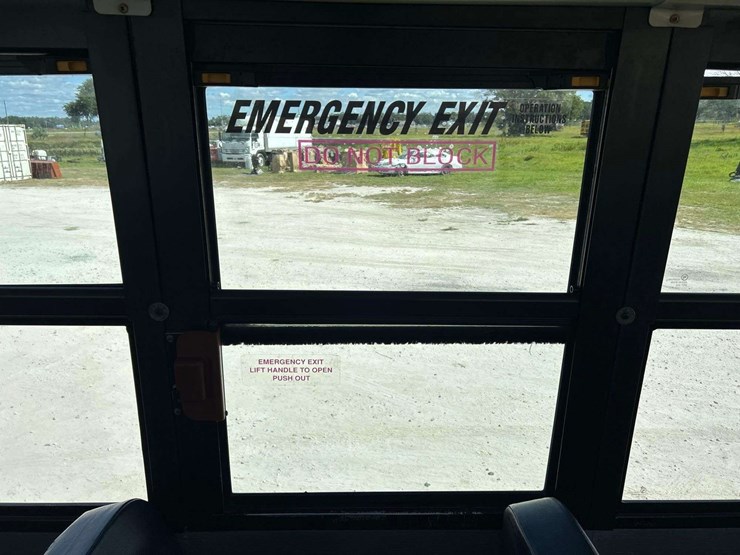 2007-freightliner-b2-image-26