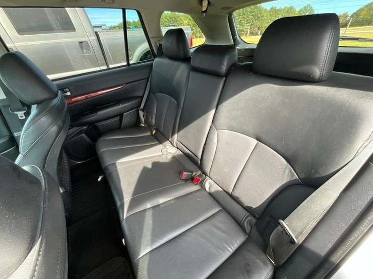 2012-subaru-outback-(at,-awd,-2.5l,-miles-image-16