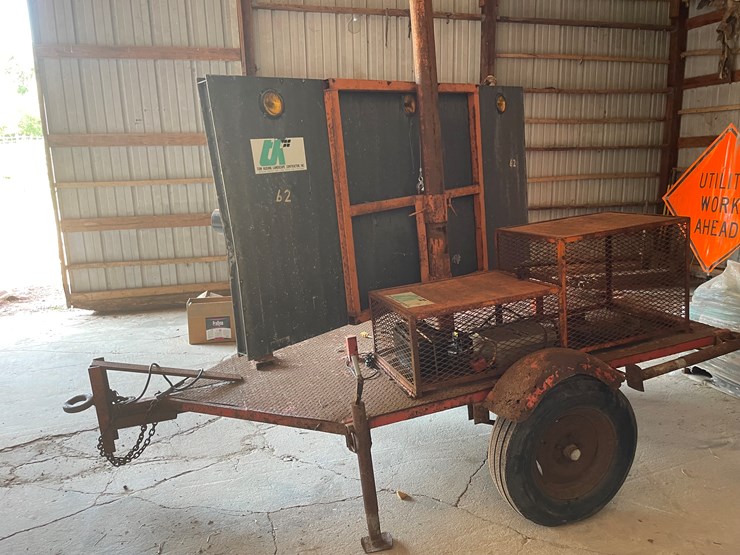 #1048-•-towable-arrow-board-image-5