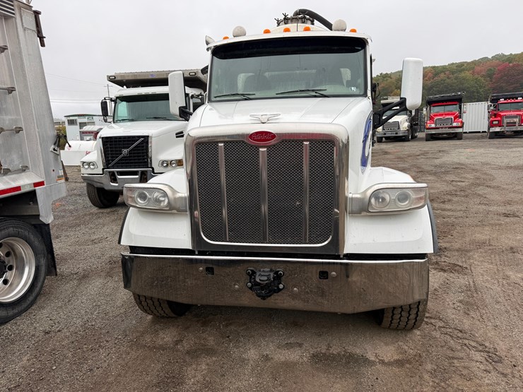 2019-peterbilt-567-image-10